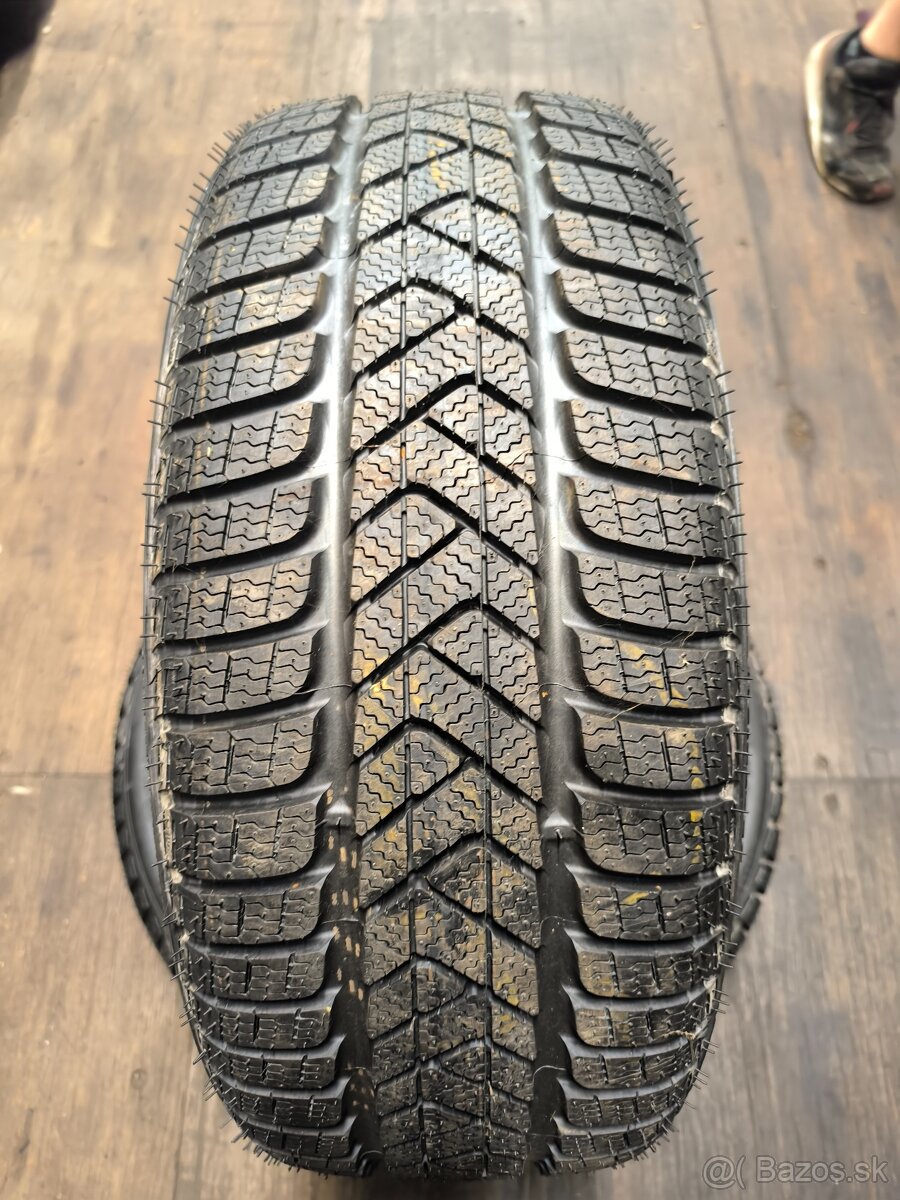 Pirelli Sottozero 3 225/40 R19 93H Runflat - 2