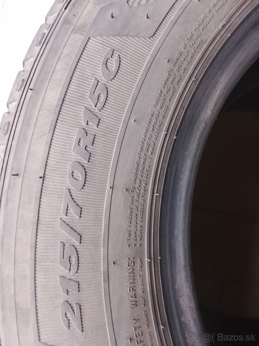 Predám letné pneu 215/70r15c - 2