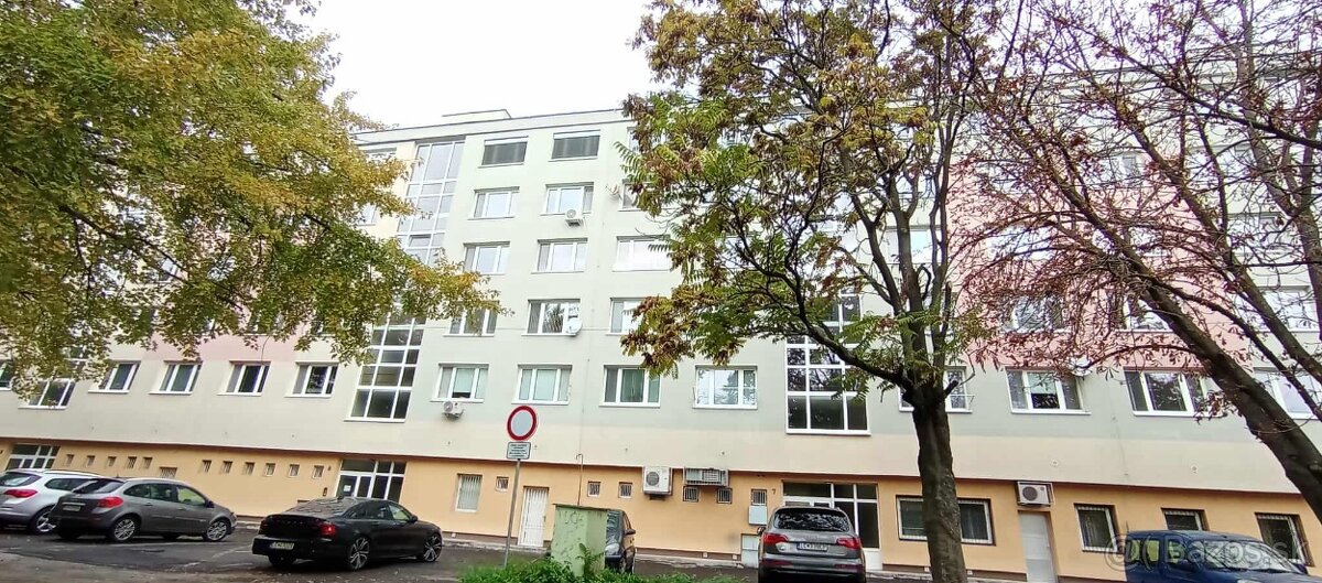 Výnimočný 3,5-izbový byt priamo v centre Lučenca – Námestie - 2