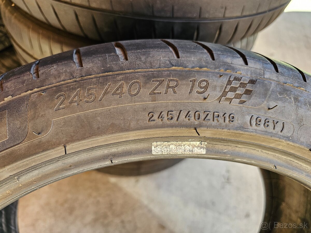 Michelin PILOT SPORT 4 . 245 /40 R19 - 2