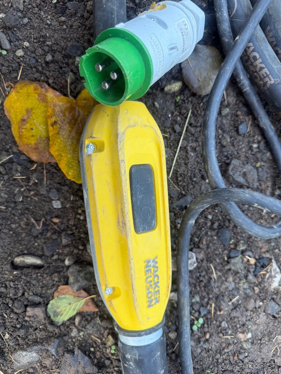 Predám Elektrický vysokofrekvenčný ponorný vibrátor - 2