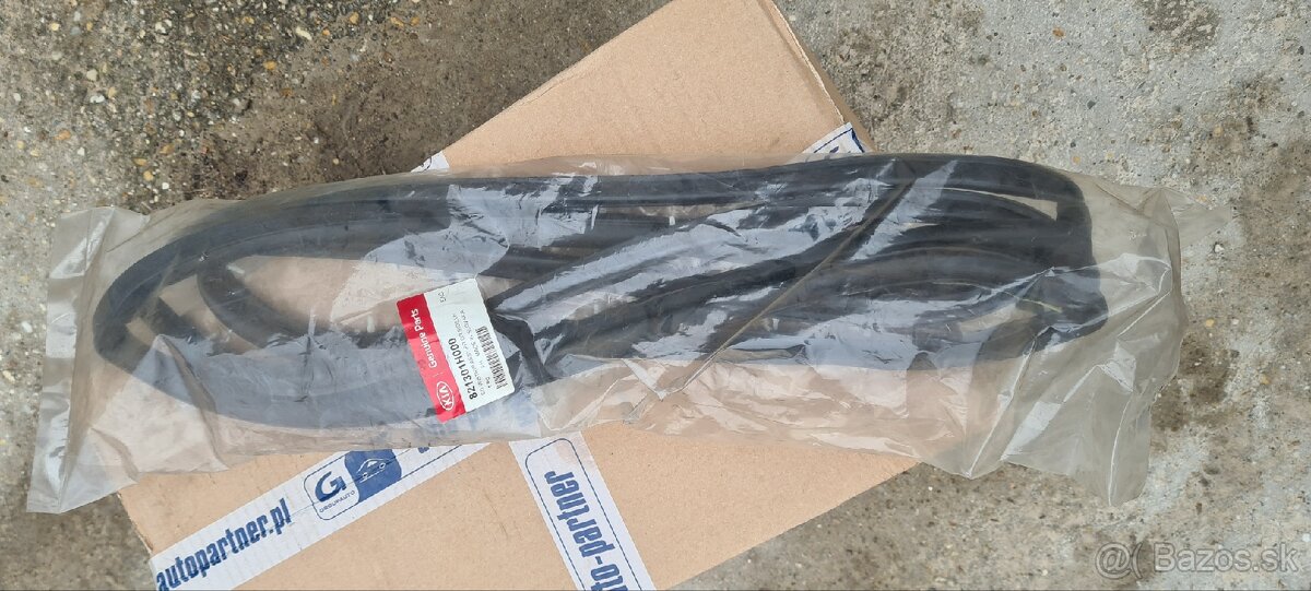 Predám gumu na dvere Kia Ceed LP vodičové - 2