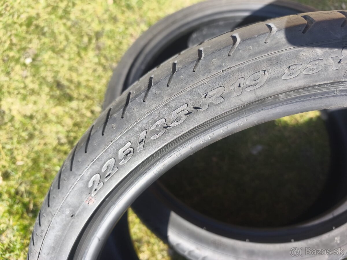 225/35 r19 pirelli - 2