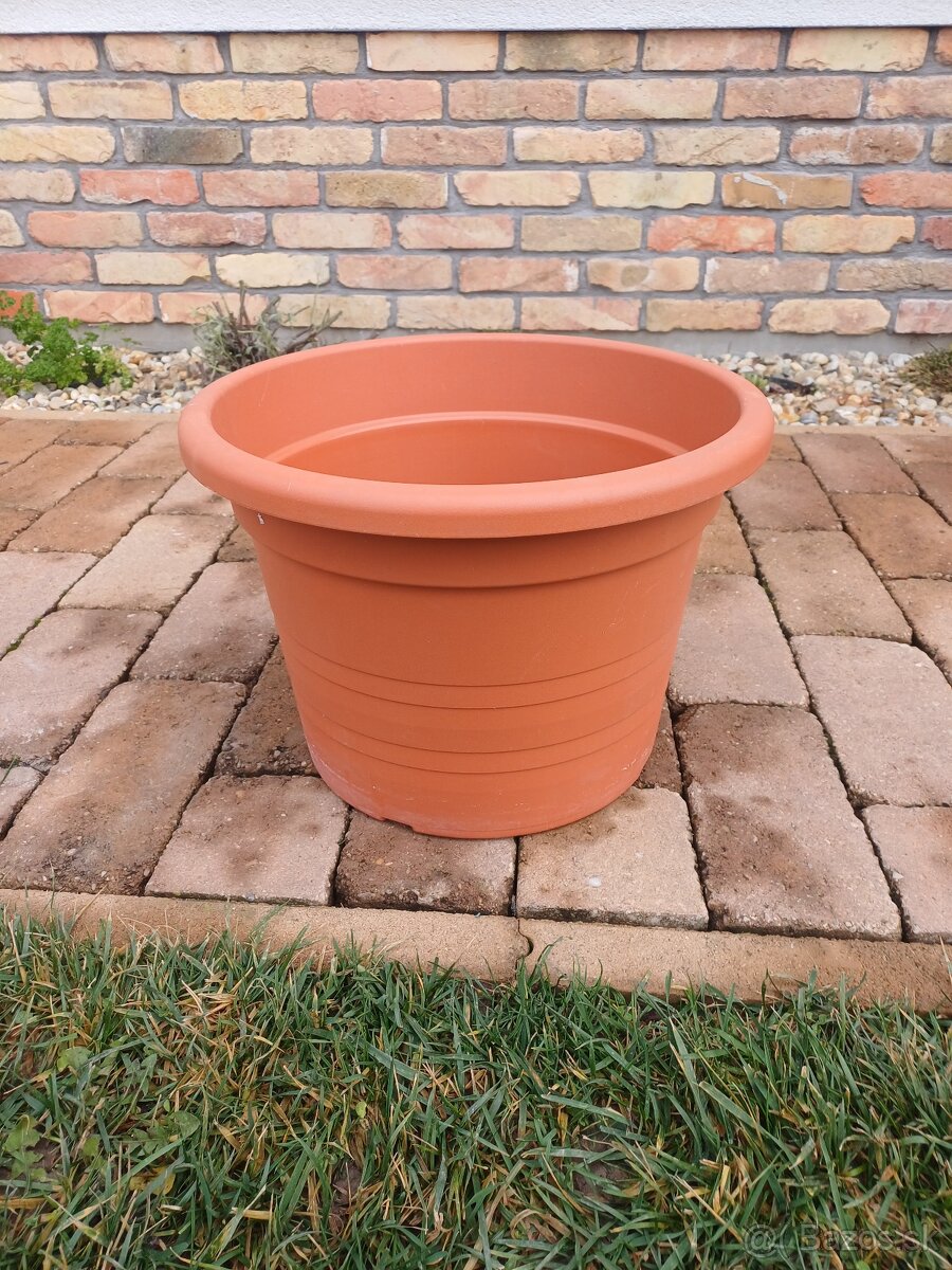 Kvetináče vo veľmi dobrom stave - 2