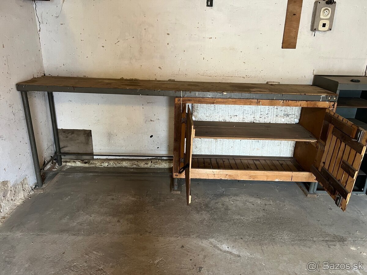 Pracovný stôl - 2