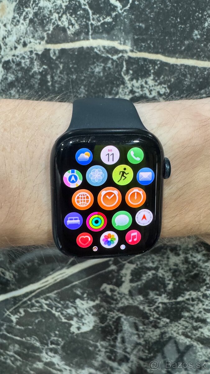 Apple Watch 8 - 45mm - 2