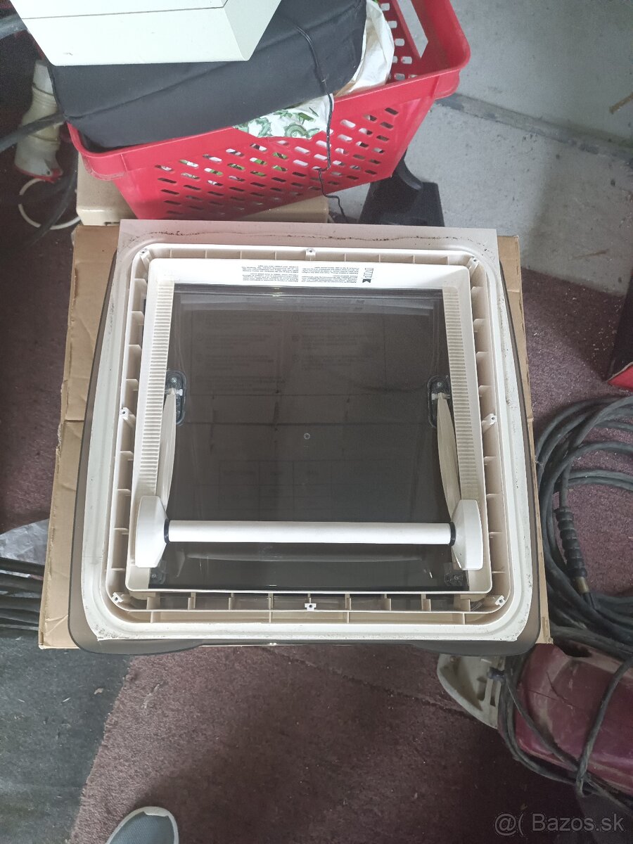 Strešné okno na karavan 40x40 - 2