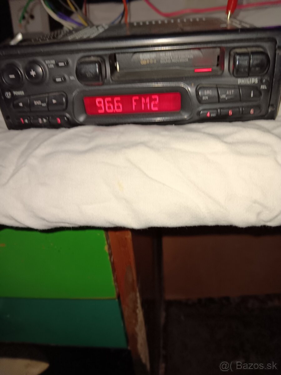 predam stare autoradia. - 2