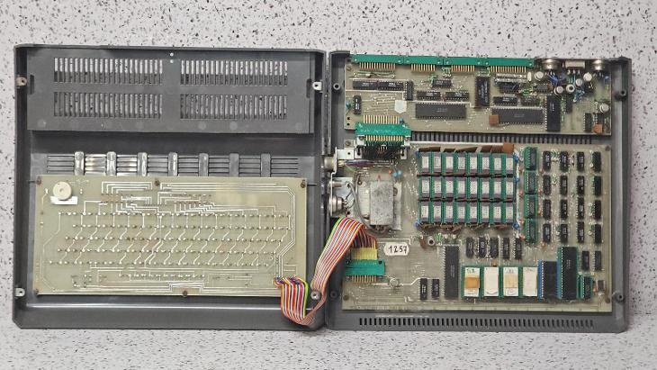 Mikropočítač Tesla PMD 85-1, 85-2A, 85-2, 85-3, Pascal - 2