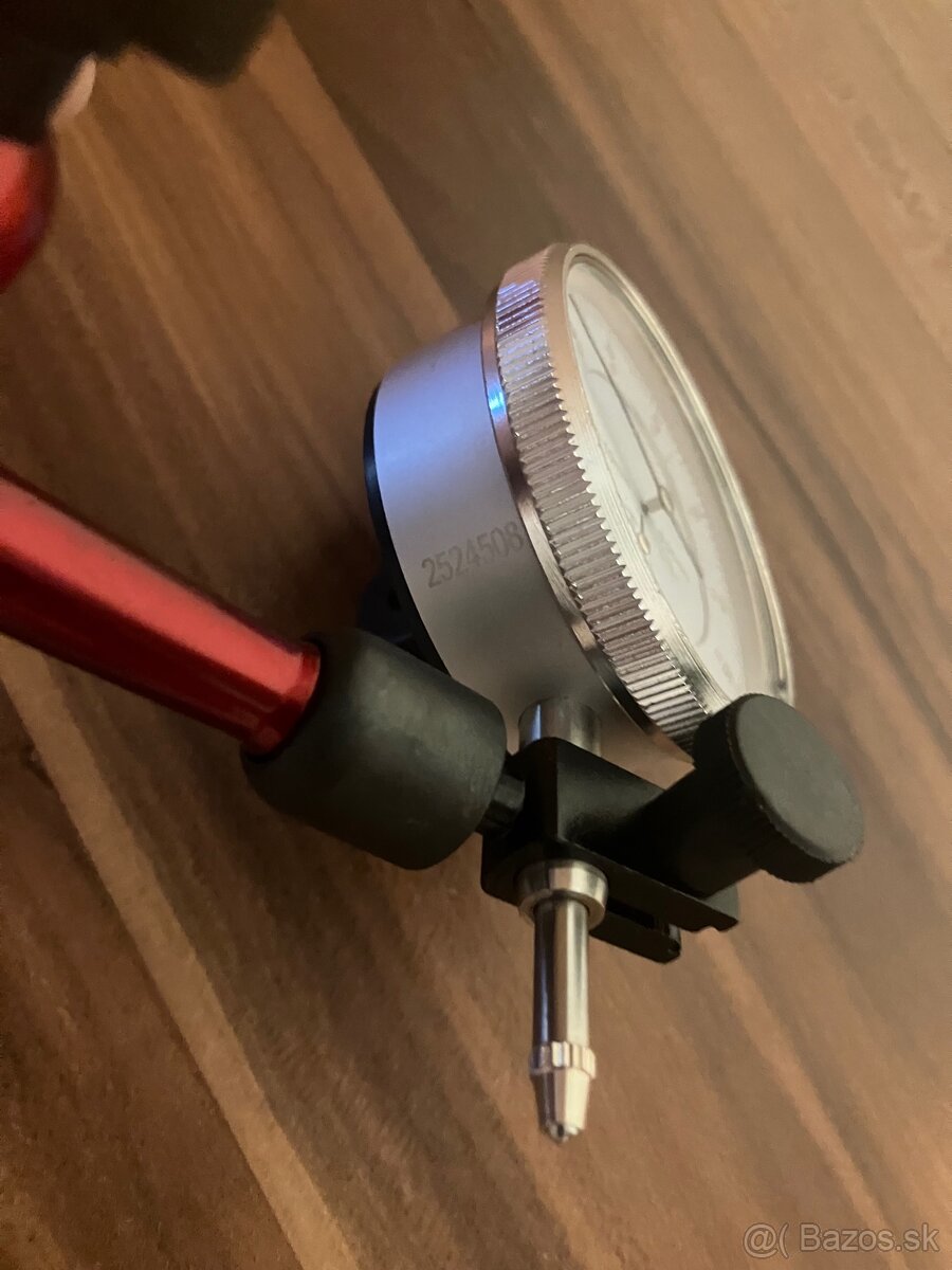 Odchýlkomer s magnetickým stojanom - 2