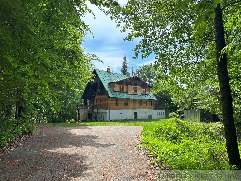 Exkluzívne: Veľká chata na peknom mieste Kokava-Línia. - 2