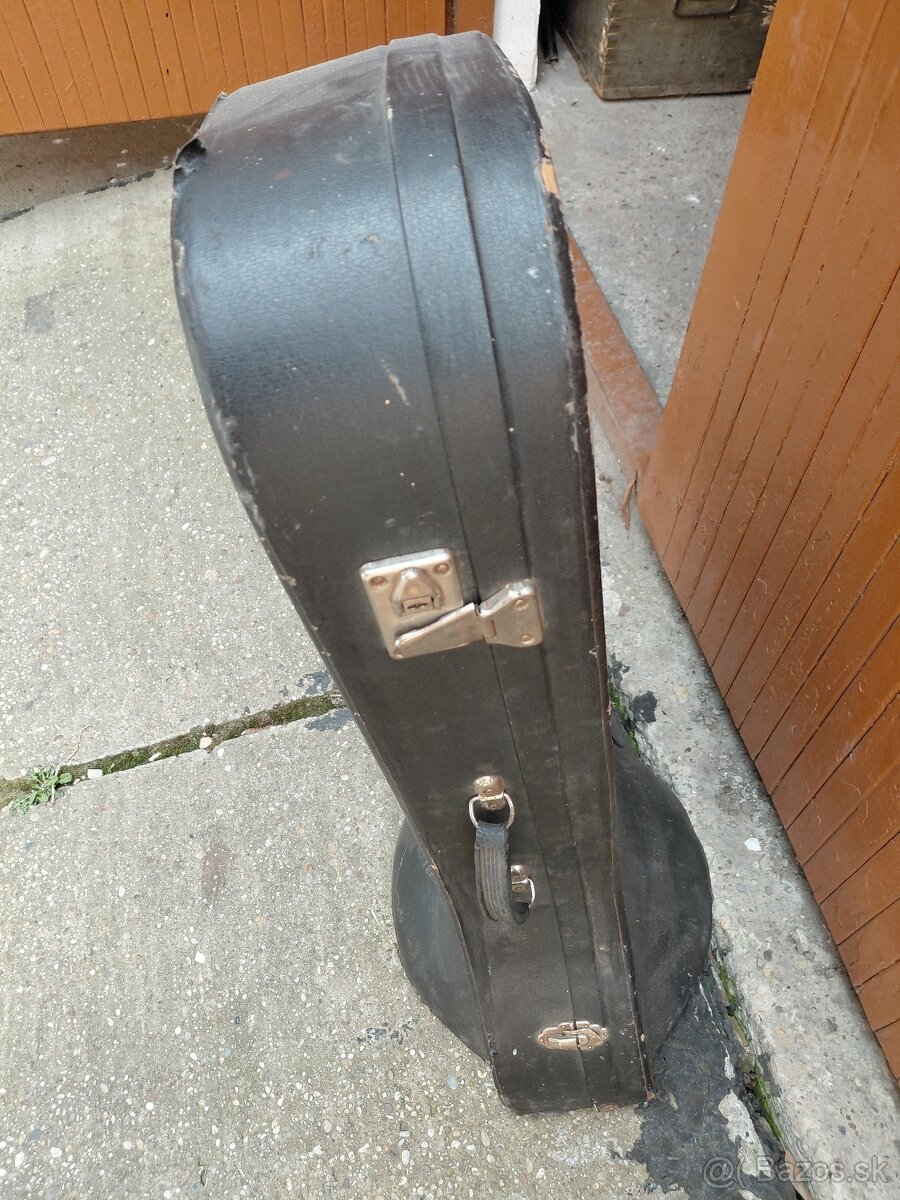 TVRDY KUFOR NA BARYTON - 2