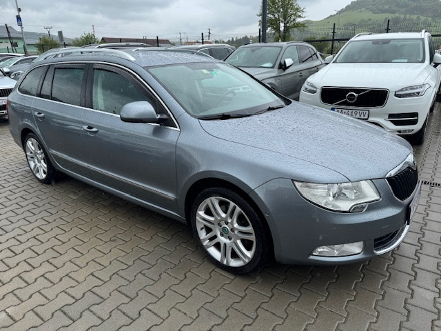 Škoda Superb Combi 2.0 TDI CR 4x4 Elegance DSG - 2
