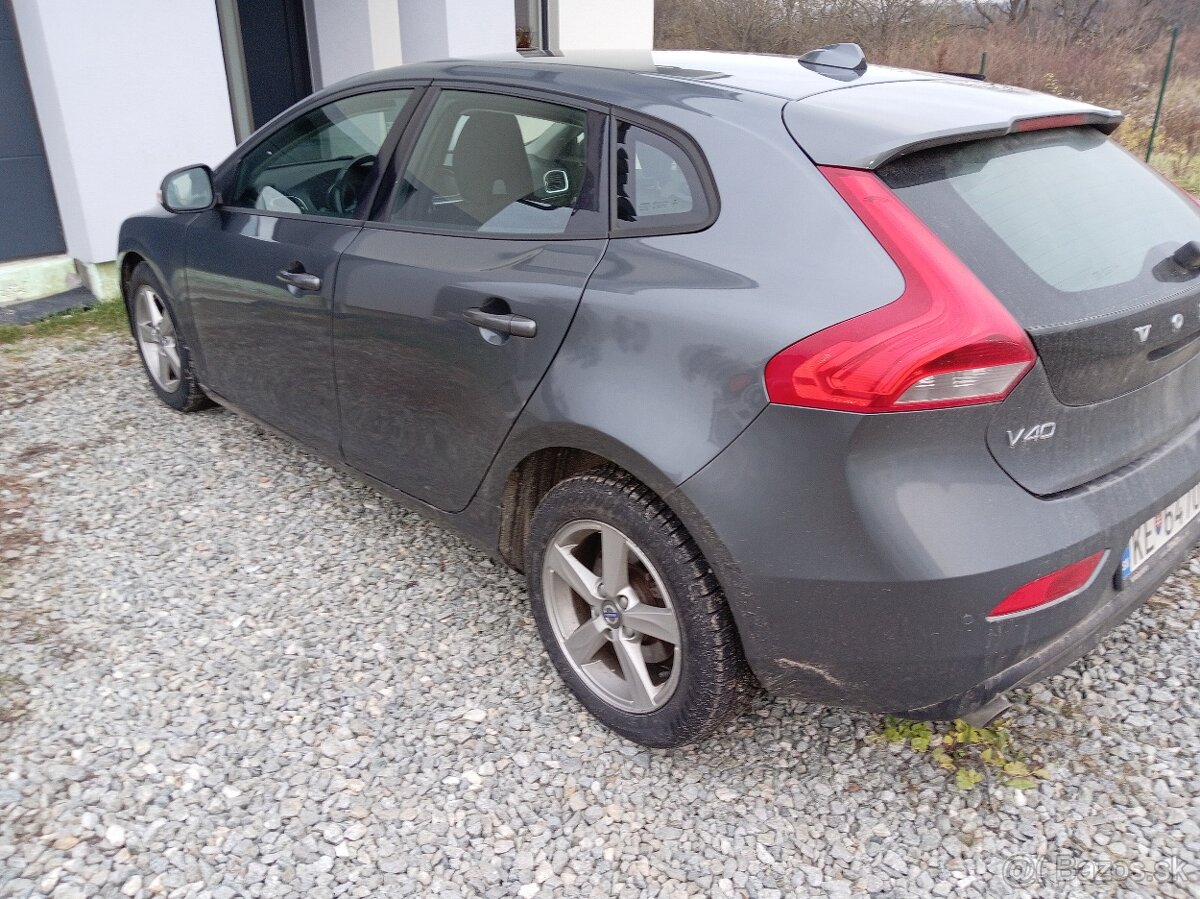 Volvo v40 - 2