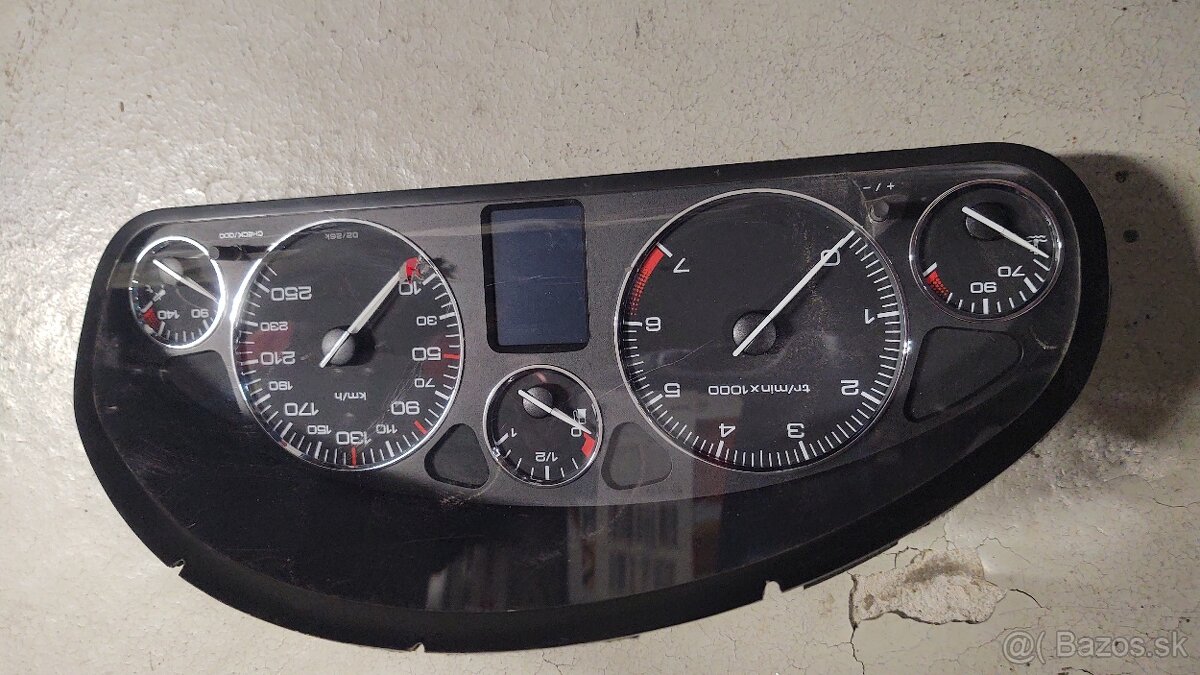 Prístrojovka Peugeot 407 - 2