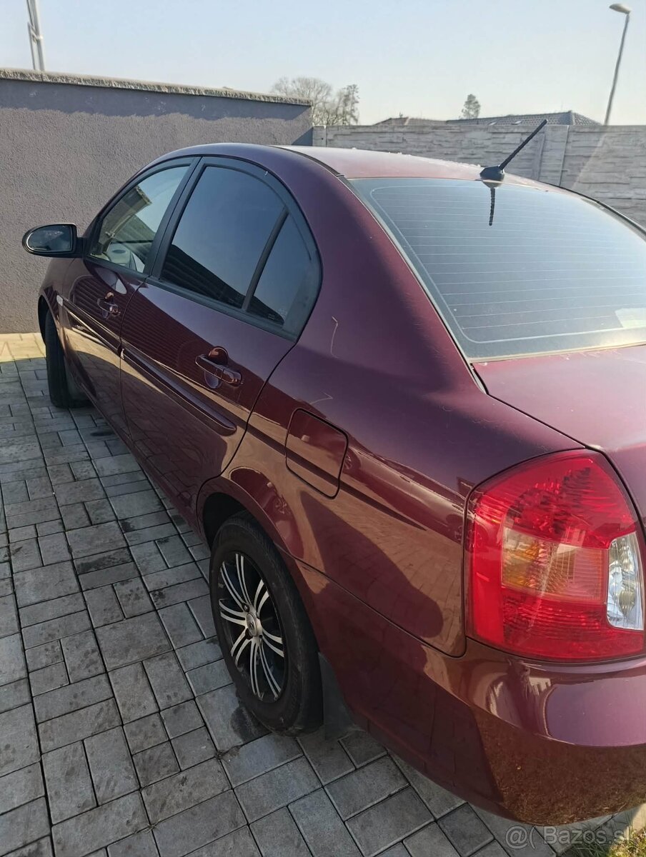 Hyundai Accent - 2