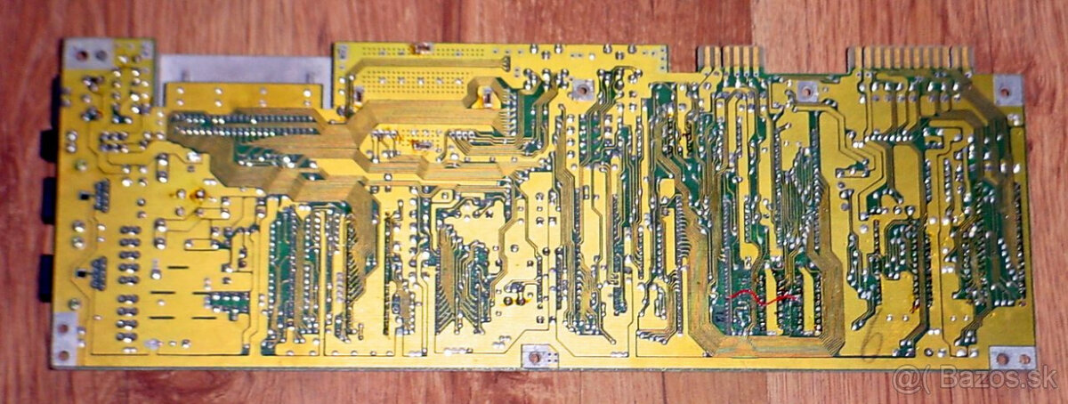plošný spoj z Commodore C64 - 2