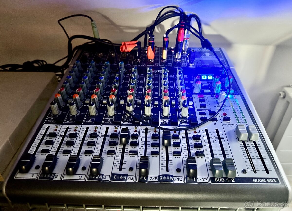 Predám mixpult Behringer Xenyx X1622USB - 2