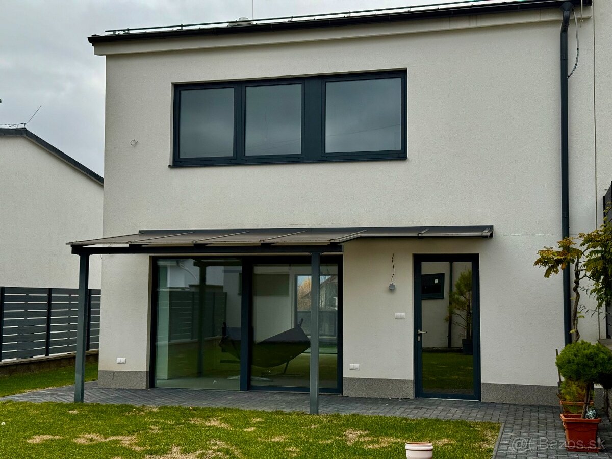 Na predaj moderný rodinný dom s výhľadom na mesto - 2