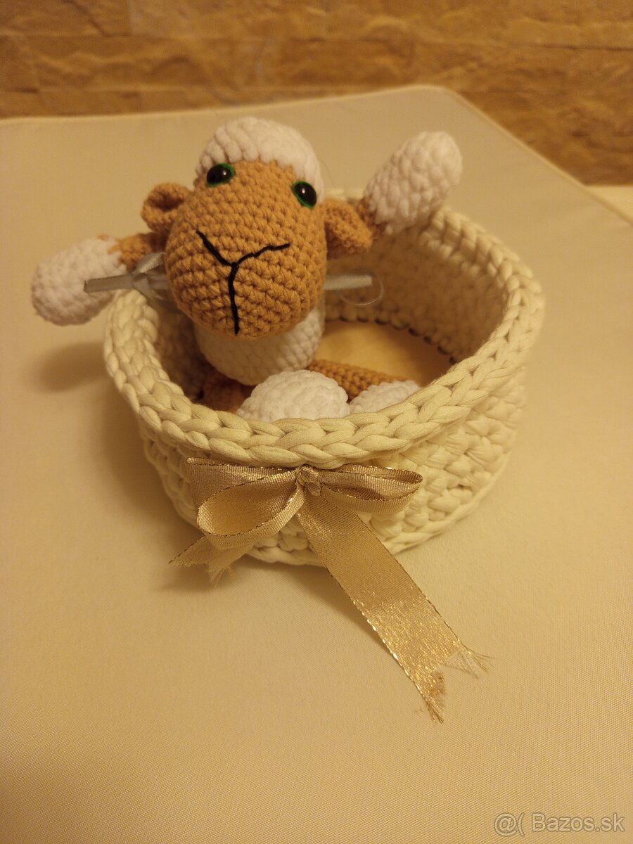 Handmade háčkovaný košík s ovečkou - 2