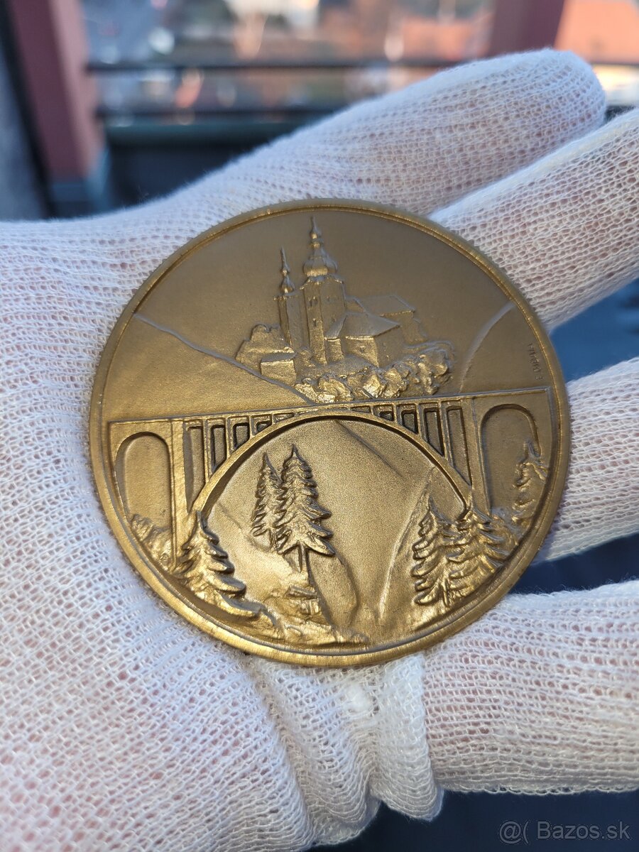 Odznak.vyznamenanie.medaila.plaketa. - 2