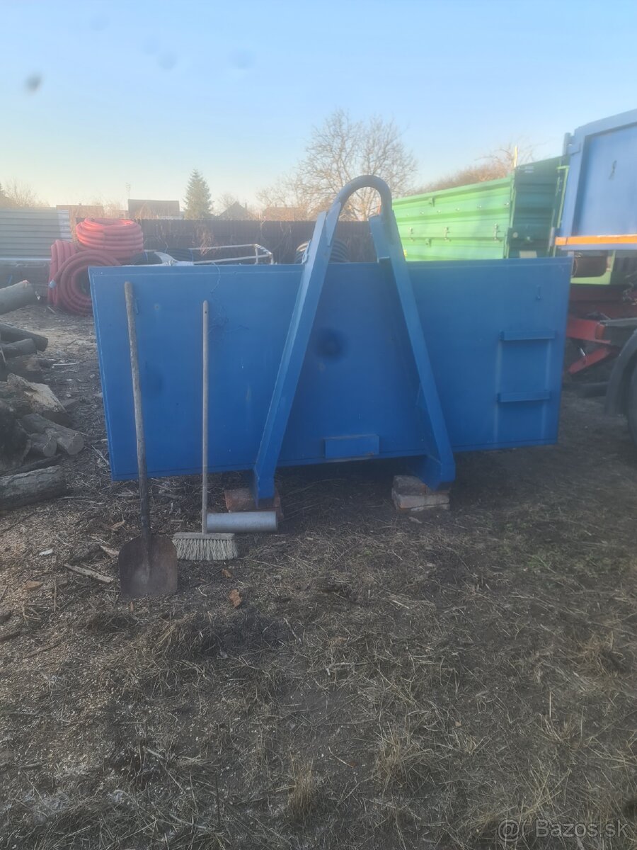 Nákladné vozidlo na prepravu kontajnerov - 2