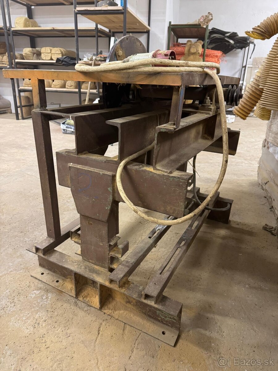 Stroj na zahrocovanie kolov - 2
