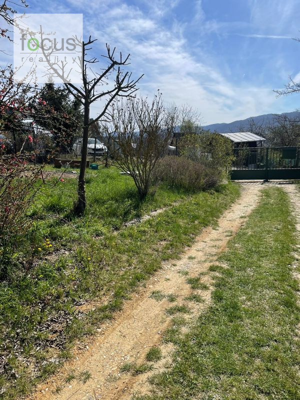 Predám záhradu s elektrickou prípojkou - 2