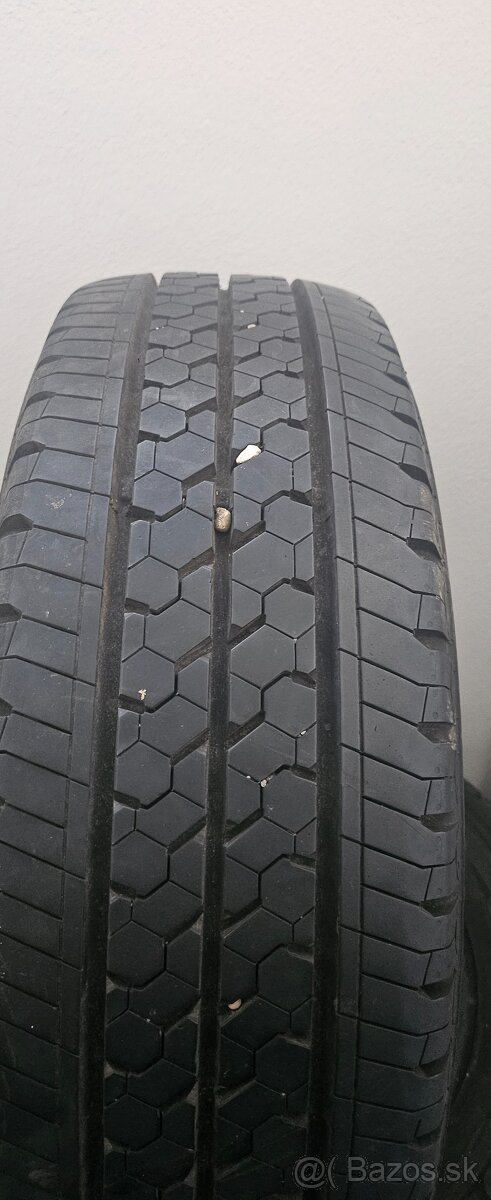 Letne pneu 195/65 r16c - 2