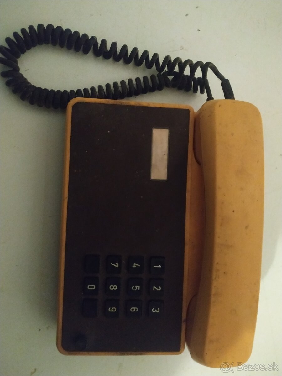 Tlačitkovy Telefon.. - 2