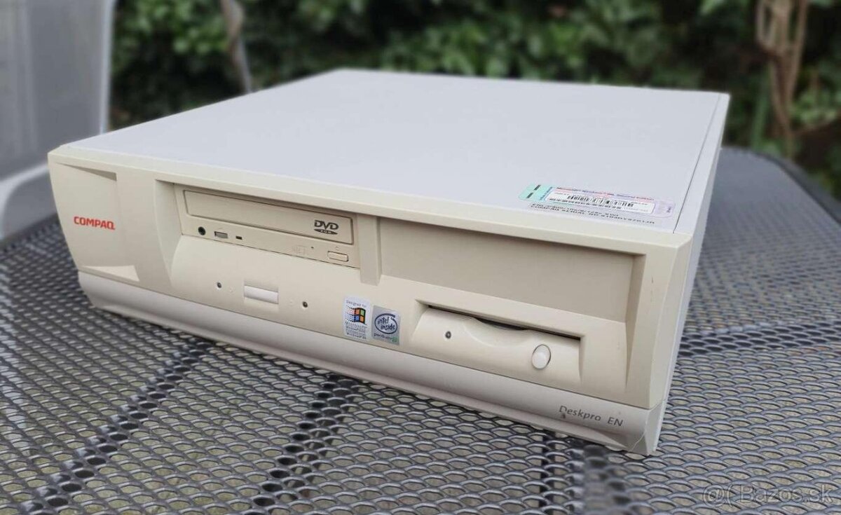 Značková retro sestava COMPAQ DESKTOP EN - PENTIUM III - 2