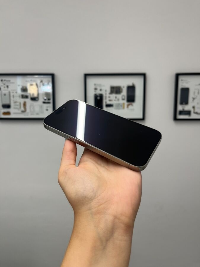 Apple iPhone 15 Pro 128GB Natural Titanium - 2