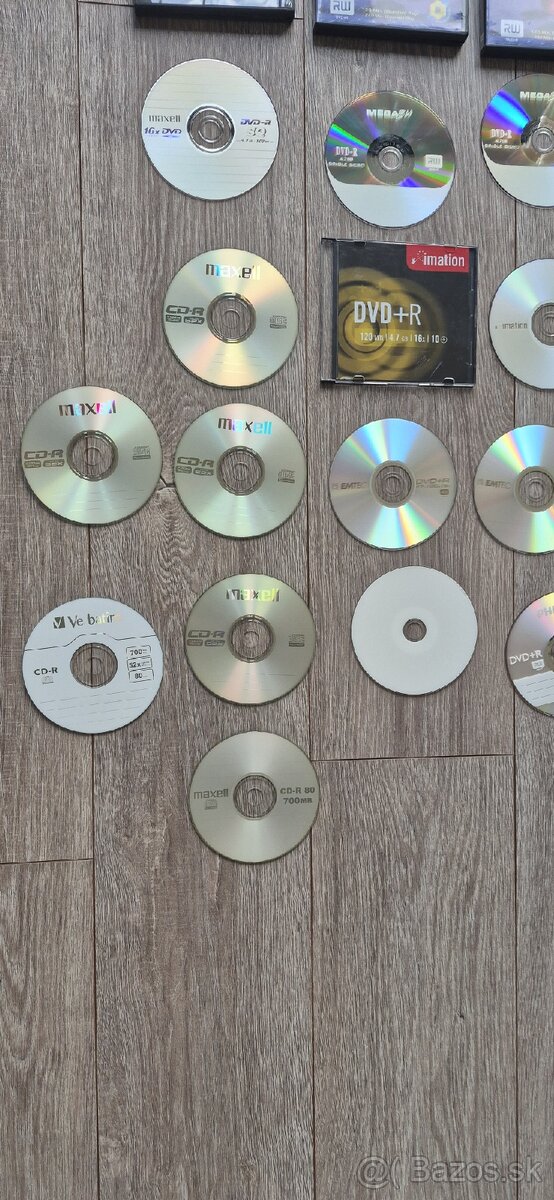 DVD A CD spolu cca 20 ks - 2