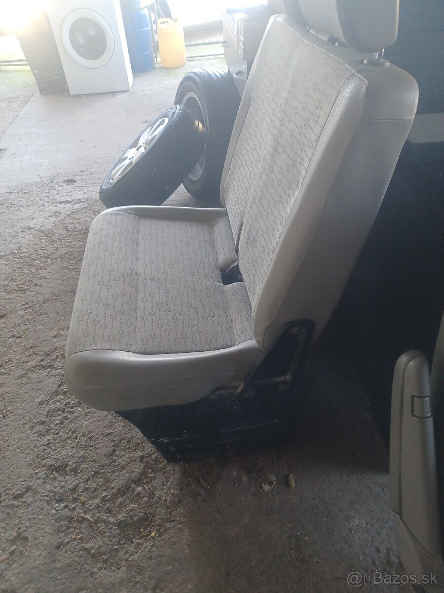 Predam dvoj sedacku T5 - 2