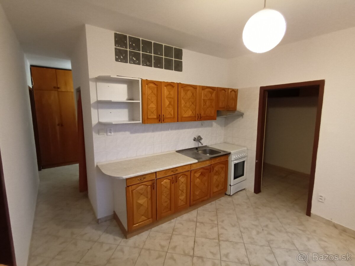 Prenájom 3-izbového bytu (72 m²) – Éotvosova ulica, 7. sídl. - 2