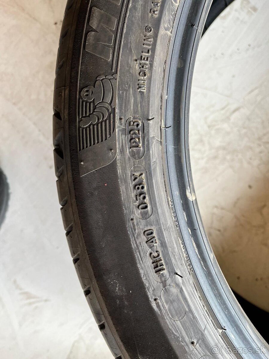 Predam letne pneu Michelin e-primacy 235/45 R20 - 2