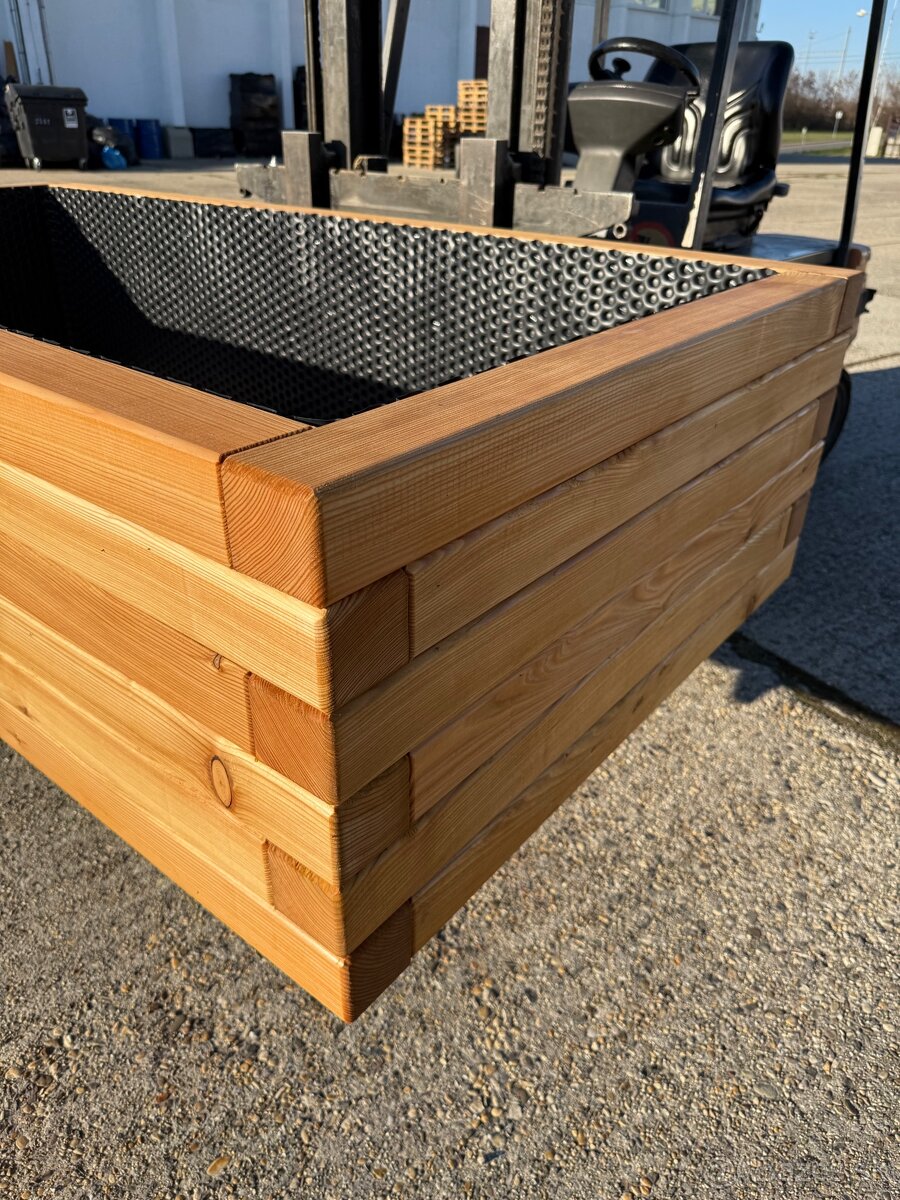 Vyvýšené záhony na mieru červený smrek - 2