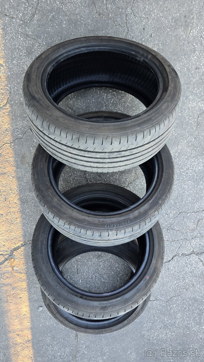 Predám letné pneumatiky 225/45 R17 - 2