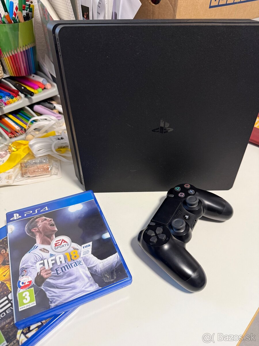 Predám Playstation 4 Slim - 2