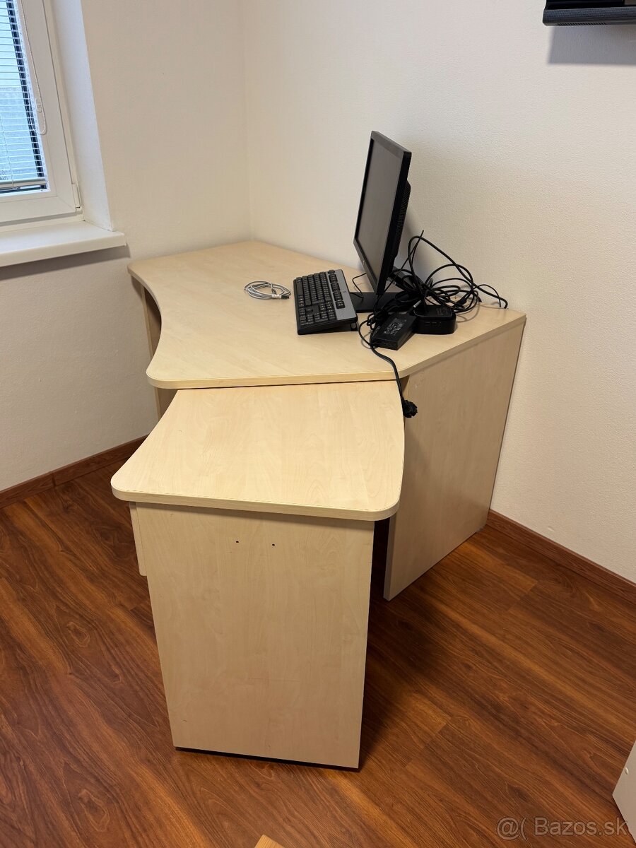 Pisaci PC stolik - 2