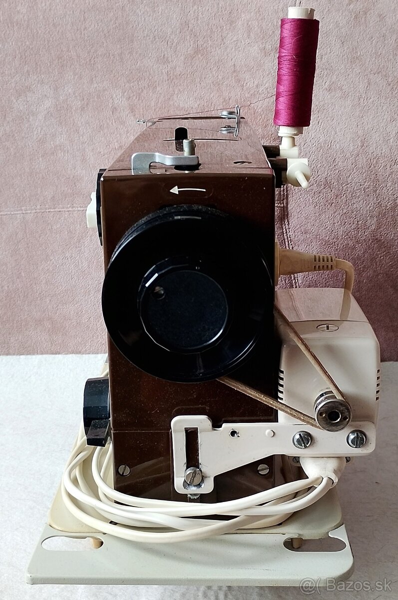 Šijací stroj Veritas. - 2