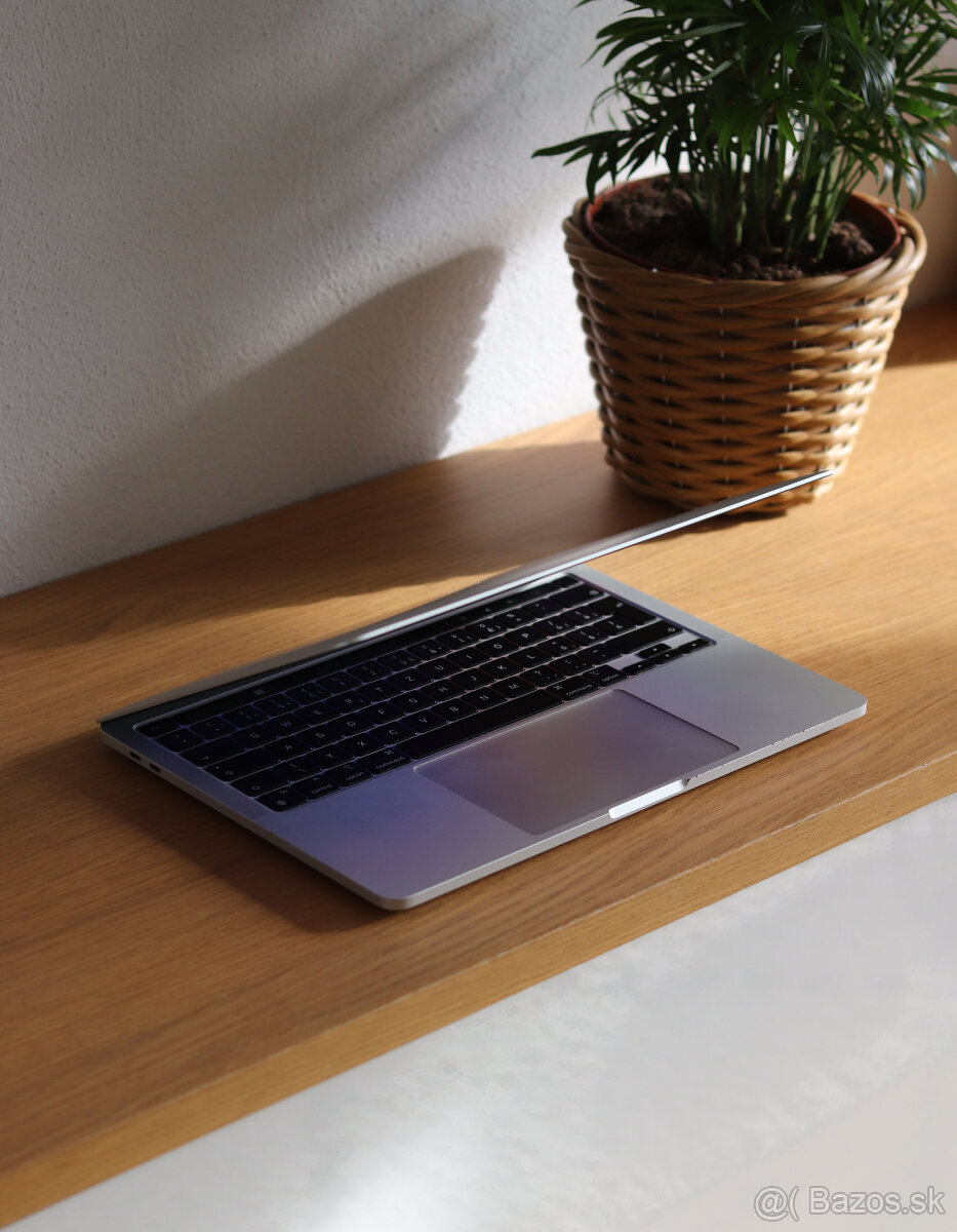 MacBook Pro M1 – 16GB RAM, 256GB SSD, Silver - 2