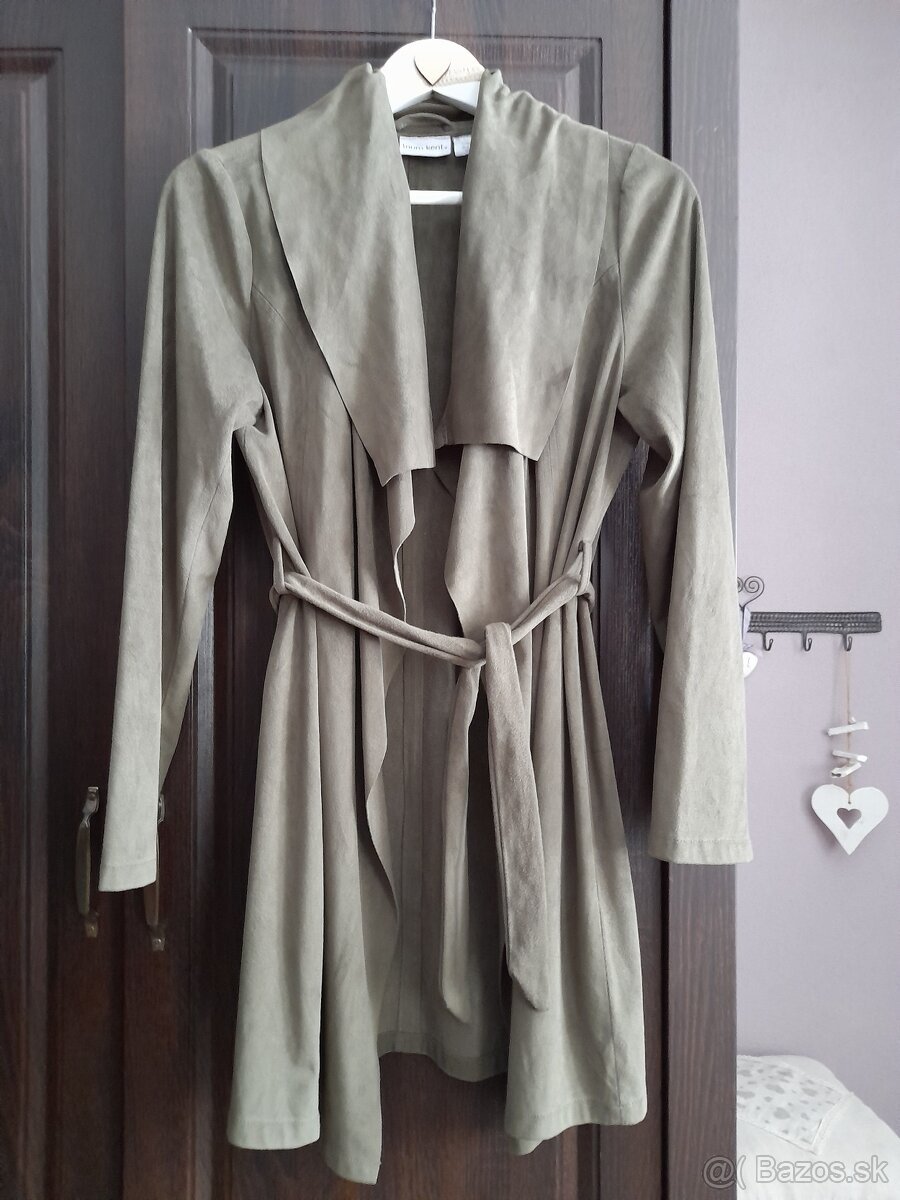 Bordový kabátik a khaki trenčkot - 2