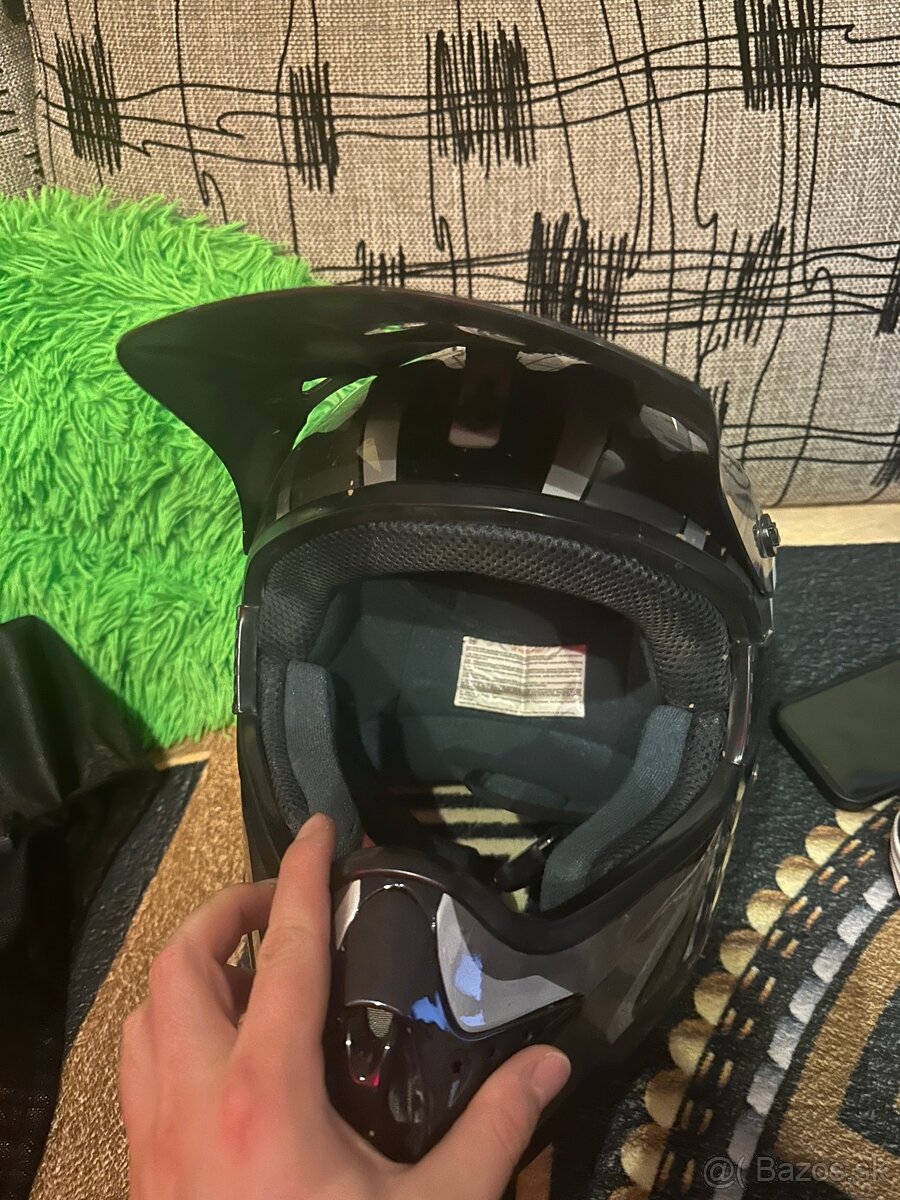 Predám prilbu na motorku motocross + rukavice - 2