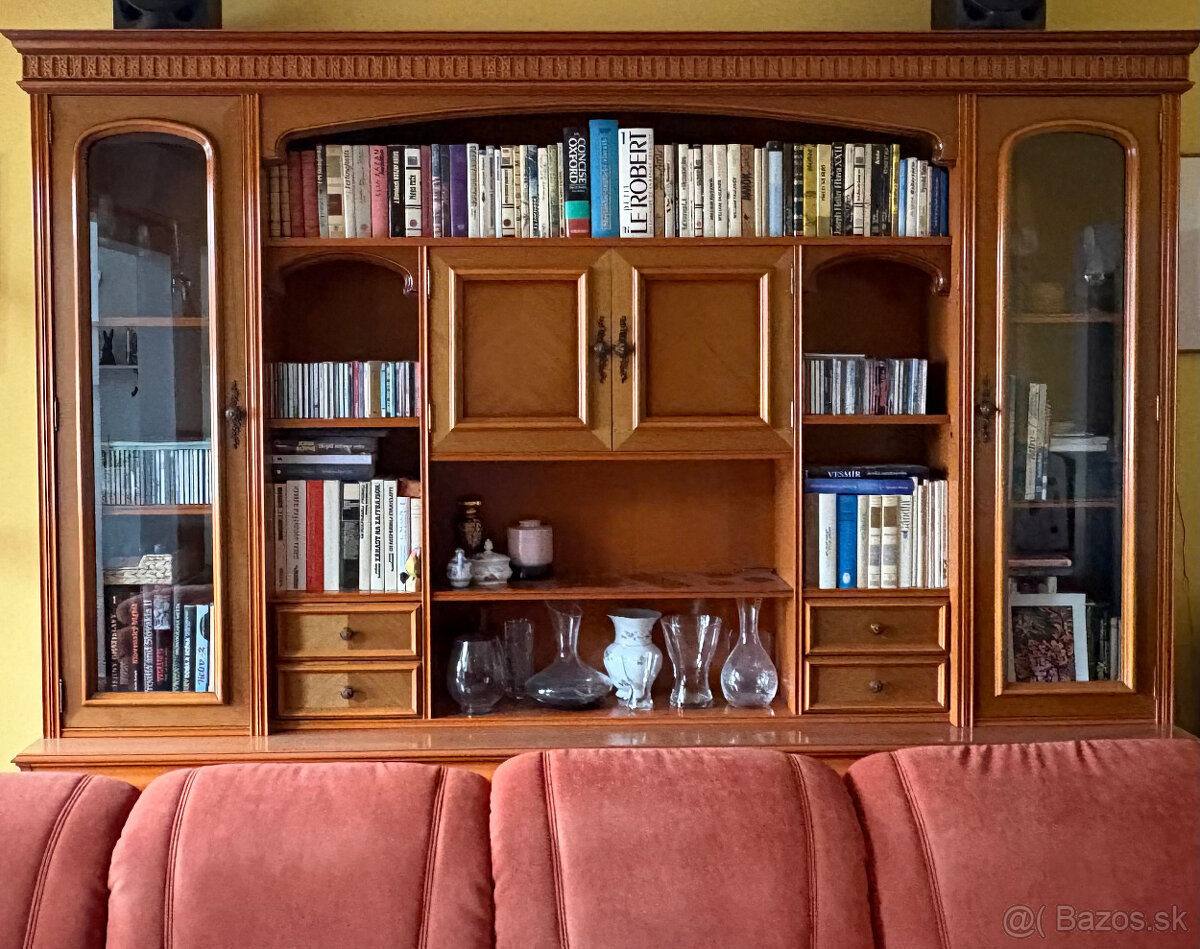 Darujem skriňu - sekretár - 2