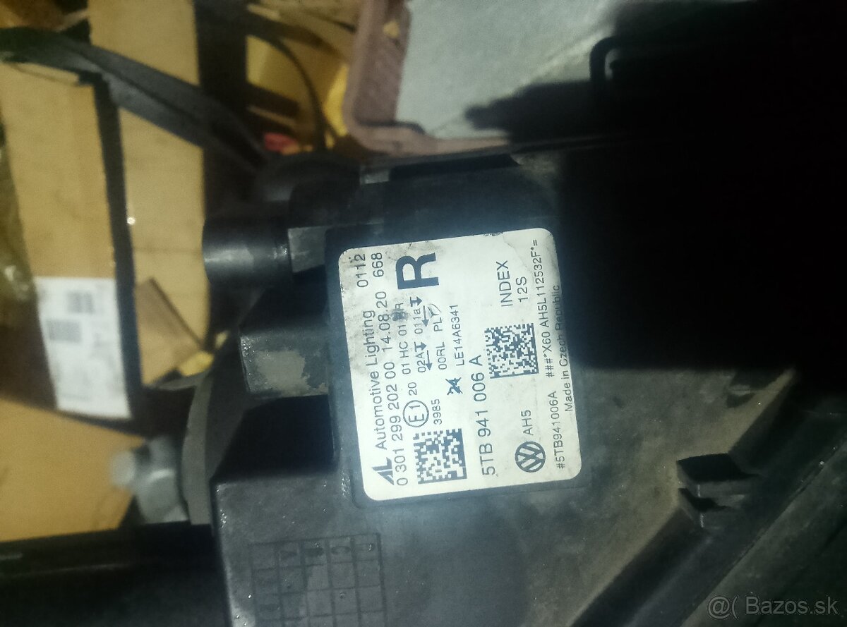 Práve predné svetlo vw Touran 2 - 2