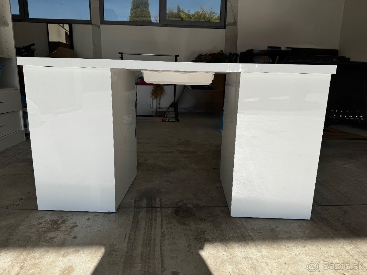 Manikérsky stôl - 2