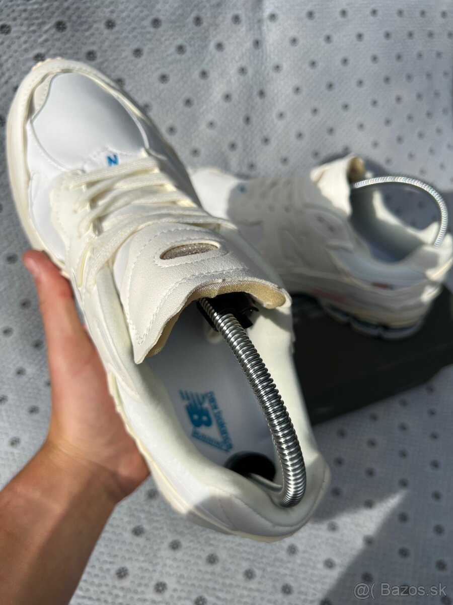 New Balance 2002R EU44 - 2
