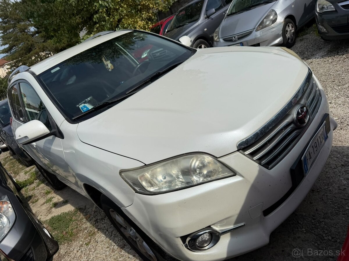 TOYOTA RAV4 2.0 D.4X4 - 2