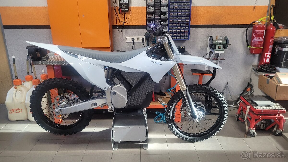Predám jazdený Stark VARG 80 HP za 9499 chcete ho ?